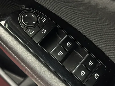 DX22GYT Mazda Mazda3 2.0 e-Skyactiv G MHEV SE-L 5dr Thumbnail #23