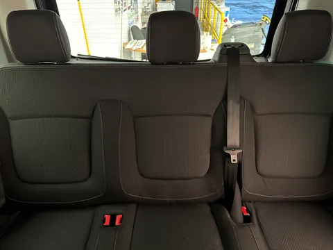 DS75AYO Renault Trafic SL28 Blue dCi 150 Extra [Safety] 9 Seater Thumbnail #13