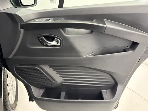 DS75AYO Renault Trafic SL28 Blue dCi 150 Extra [Safety] 9 Seater Thumbnail #17