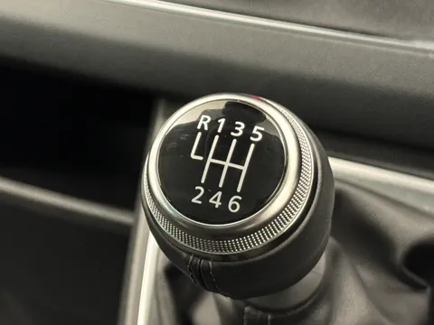 DS75AYO Renault Trafic SL28 Blue dCi 150 Extra [Safety] 9 Seater Thumbnail #26