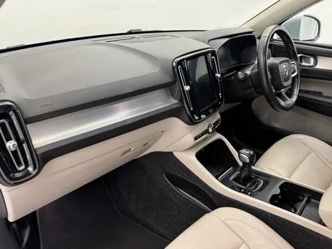 KR20OKT Volvo XC40 1.5 T3 [163] Momentum 5dr Thumbnail #13