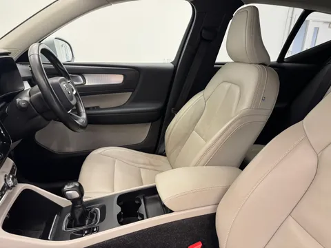 KR20OKT Volvo XC40 1.5 T3 [163] Momentum 5dr Thumbnail #10