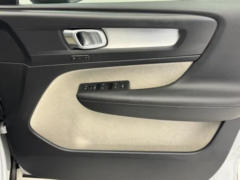 KR20OKT Volvo XC40 1.5 T3 [163] Momentum 5dr Thumbnail #31