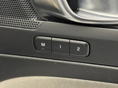 KR20OKT Volvo XC40 1.5 T3 [163] Momentum 5dr Thumbnail #33