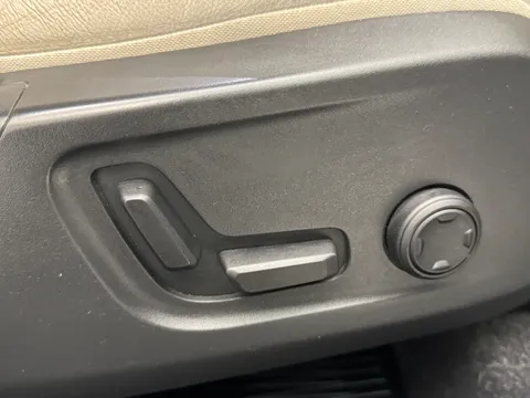 KR20OKT Volvo XC40 1.5 T3 [163] Momentum 5dr Thumbnail #34