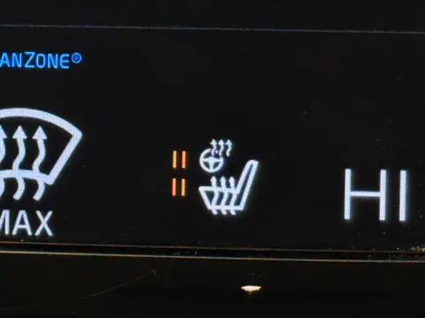 KR20OKT Volvo XC40 1.5 T3 [163] Momentum 5dr Thumbnail #38