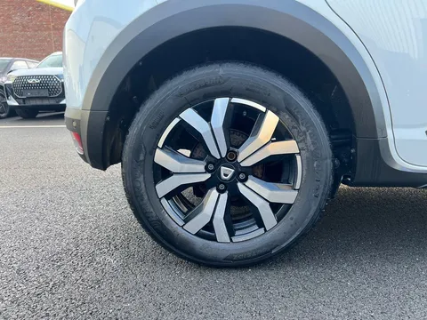 DL71XZN Dacia Sandero Stepway 1.0 TCe Prestige 5dr CVT Thumbnail #5