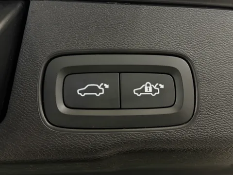 LA71ADU Volvo XC60 2.0 T6 Recharge PHEV R DESIGN 5dr AWD Auto Thumbnail #17