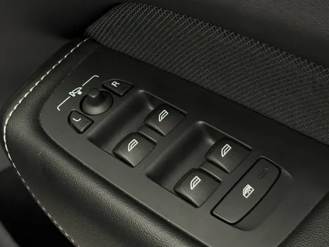 LA71ADU Volvo XC60 2.0 T6 Recharge PHEV R DESIGN 5dr AWD Auto Thumbnail #29