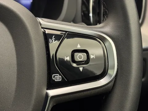 LA71ADU Volvo XC60 2.0 T6 Recharge PHEV R DESIGN 5dr AWD Auto Thumbnail #32