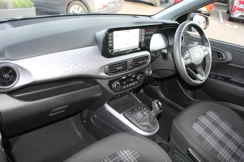 ET24NVG Hyundai i10 1.0 [63] Premium 5dr Auto [Nav] Thumbnail #3