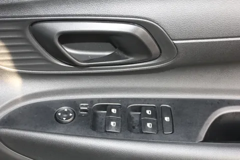 MJ75ZYS Hyundai i20 1.0T GDi Advance [Nav] 5dr Thumbnail #26