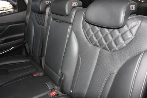 12 of 46 for Hyundai Santa Fe 1.6 TGDi Hybrid Premium 5dr Auto