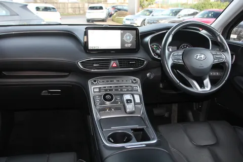 6 of 46 for Hyundai Santa Fe 1.6 TGDi Hybrid Premium 5dr Auto