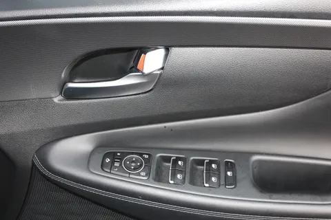 28 of 46 for Hyundai Santa Fe 1.6 TGDi Hybrid Premium 5dr Auto