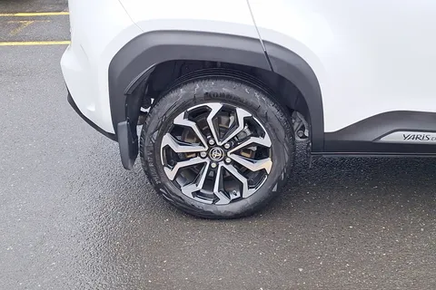 BJ72NMK Toyota Yaris Cross 1.5 Hybrid Design 5dr CVT Thumbnail #5