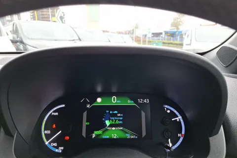 BJ72NMK Toyota Yaris Cross 1.5 Hybrid Design 5dr CVT Thumbnail #12