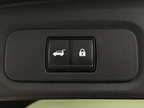 KM73XUA Nissan Qashqai 1.3 DiG-T MH 158 Tekna 5dr Xtronic Thumbnail #12