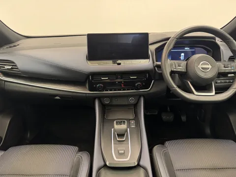 KM73XUA Nissan Qashqai 1.3 DiG-T MH 158 Tekna 5dr Xtronic Thumbnail #3