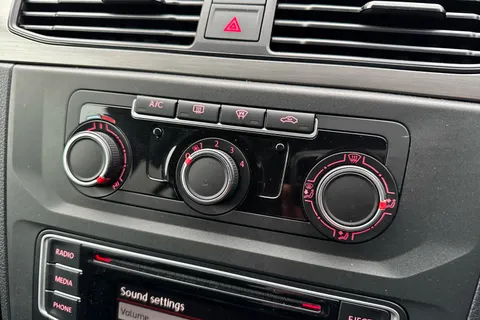 NK67DRX Volkswagen Caddy Maxi Life 2.0 TDI 5dr DSG Thumbnail #17