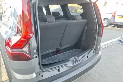 CJ24HYM Dacia Jogger 1.6 HEV Extreme 5dr Auto Thumbnail #17