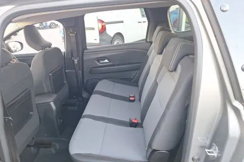 CJ24HYM Dacia Jogger 1.6 HEV Extreme 5dr Auto Thumbnail #11