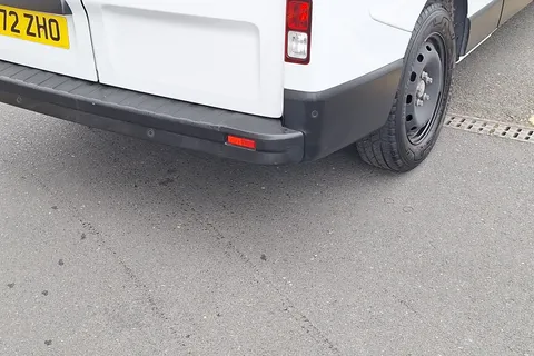 HV72ZHO Renault Trafic LL30 Blue dCi 130 Business+ Van Thumbnail #27