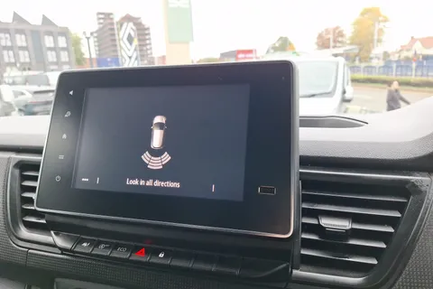 HV72ZHO Renault Trafic LL30 Blue dCi 130 Business+ Van Thumbnail #31