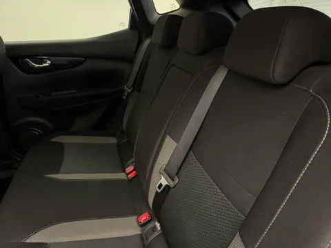 DY19LWP Nissan Qashqai 1.3 DiG-T N-Connecta 5dr Thumbnail #10