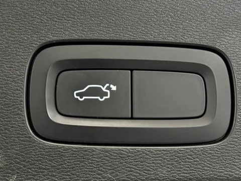 DX22LSZ Volvo V60 2.0 B4P Momentum 5dr Auto [7 speed] Thumbnail #24