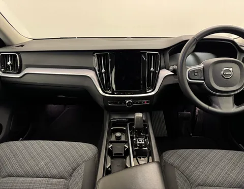 DX22LSZ Volvo V60 2.0 B4P Momentum 5dr Auto [7 speed] Thumbnail #13