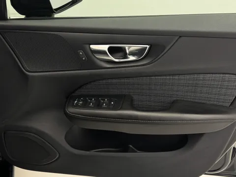 DX22LSZ Volvo V60 2.0 B4P Momentum 5dr Auto [7 speed] Thumbnail #29