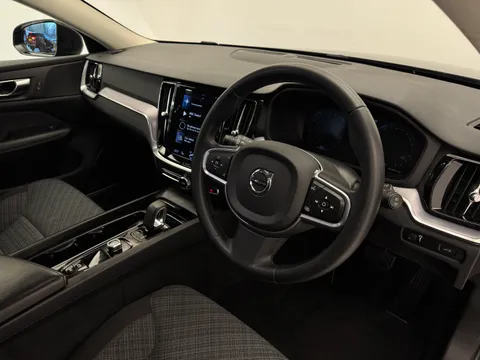 DX22LSZ Volvo V60 2.0 B4P Momentum 5dr Auto [7 speed] Thumbnail #16