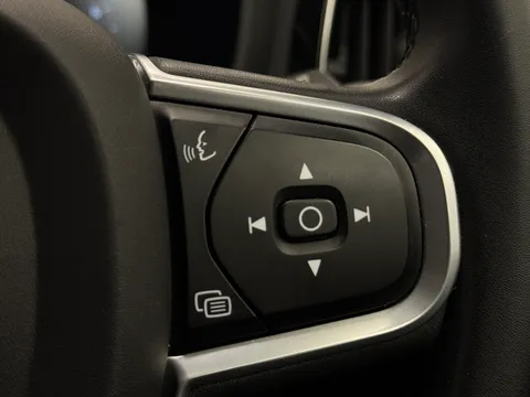 DX22LSZ Volvo V60 2.0 B4P Momentum 5dr Auto [7 speed] Thumbnail #18