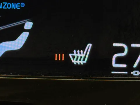 DX22LSZ Volvo V60 2.0 B4P Momentum 5dr Auto [7 speed] Thumbnail #34