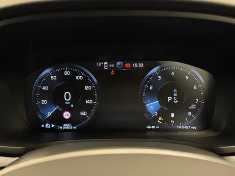 DX22LSZ Volvo V60 2.0 B4P Momentum 5dr Auto [7 speed] Thumbnail #35