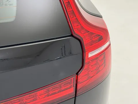 DX22LSZ Volvo V60 2.0 B4P Momentum 5dr Auto [7 speed] Thumbnail #40