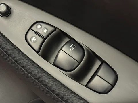 YH72POF Nissan LEAF 110kW Acenta 39kWh 5dr Auto Thumbnail #19