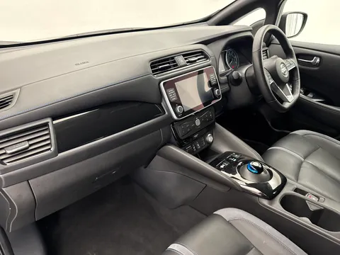 DN71XYS Nissan LEAF 110kW Tekna 40kWh 5dr Auto Thumbnail #14