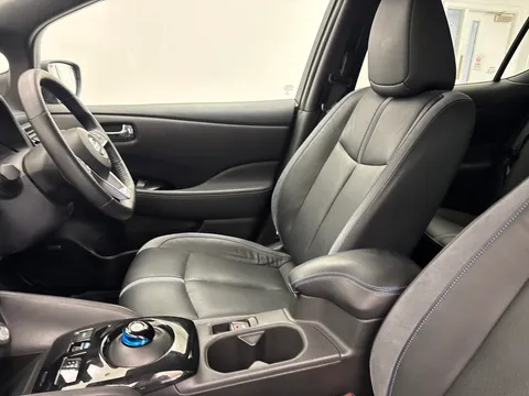 DN71XYS Nissan LEAF 110kW Tekna 40kWh 5dr Auto Thumbnail #15