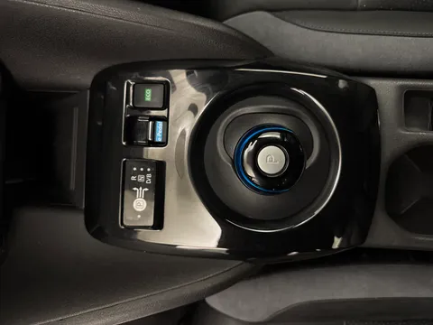 DN71XYS Nissan LEAF 110kW Tekna 40kWh 5dr Auto Thumbnail #17
