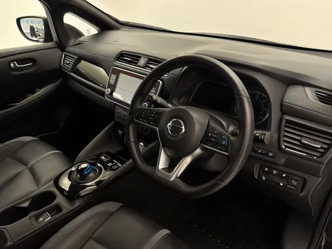 DN71XYS Nissan LEAF 110kW Tekna 40kWh 5dr Auto Thumbnail #21