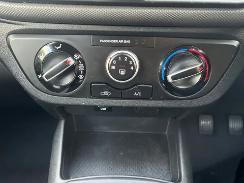 MK22KWP Hyundai i10 1.0 MPi SE Connect 5dr Thumbnail #16