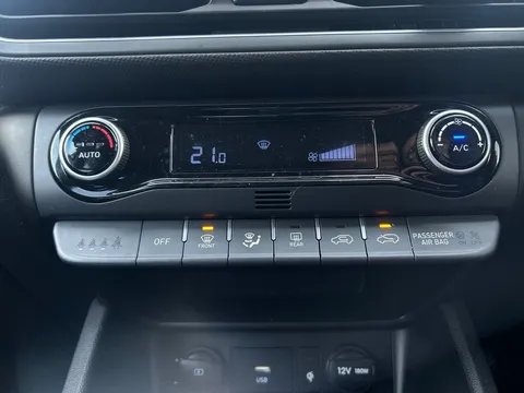 WV71MWL Hyundai Kona 1.0 TGDi 48V MHEV Premium 5dr Thumbnail #19