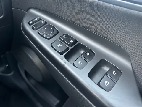 WV71MWL Hyundai Kona 1.0 TGDi 48V MHEV Premium 5dr Thumbnail #20