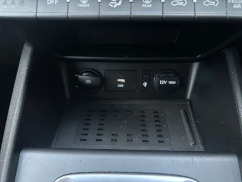 WV71MWL Hyundai Kona 1.0 TGDi 48V MHEV Premium 5dr Thumbnail #25