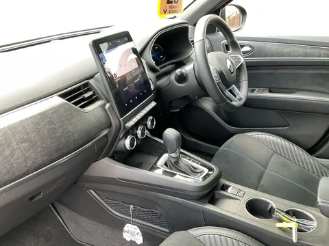 DU74WZO Renault ARKANA 1.6 E-Tech FHEV 145 Esprit Alpine 5dr Auto Thumbnail #3