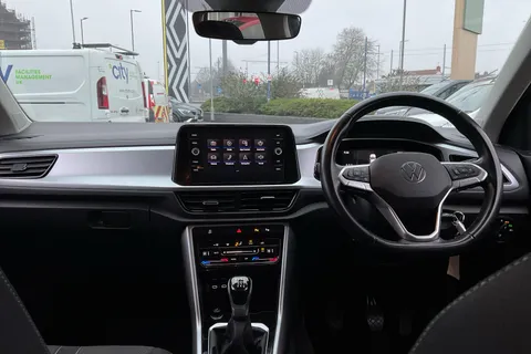 DY72FFV Volkswagen T-Roc 1.0 TSI Life 5dr Thumbnail #4