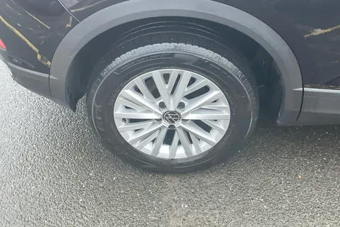 DY72FFV Volkswagen T-Roc 1.0 TSI Life 5dr Thumbnail #5