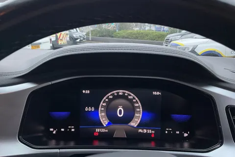 DY72FFV Volkswagen T-Roc 1.0 TSI Life 5dr Thumbnail #12